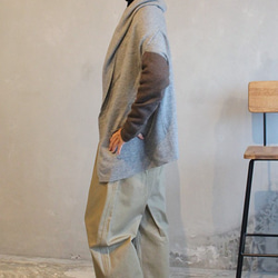 純羊絨兩色調寬鬆開衫淺灰色x棕色 第2張的照片