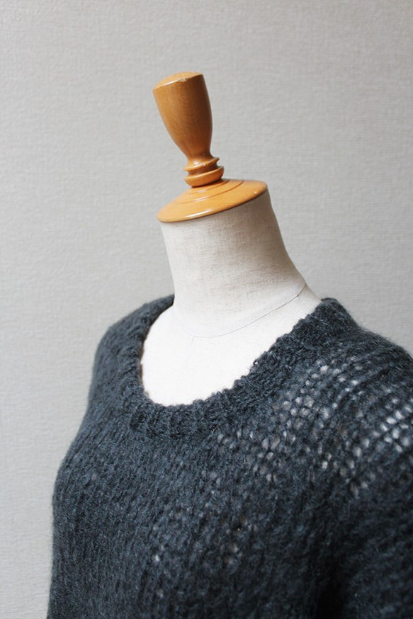 手編みモヘアラウンドネックセーター　ブラック 8枚目の画像
