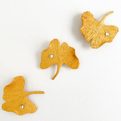 Brooch : ブローチ " 秋風イチョウ " 3枚目の画像