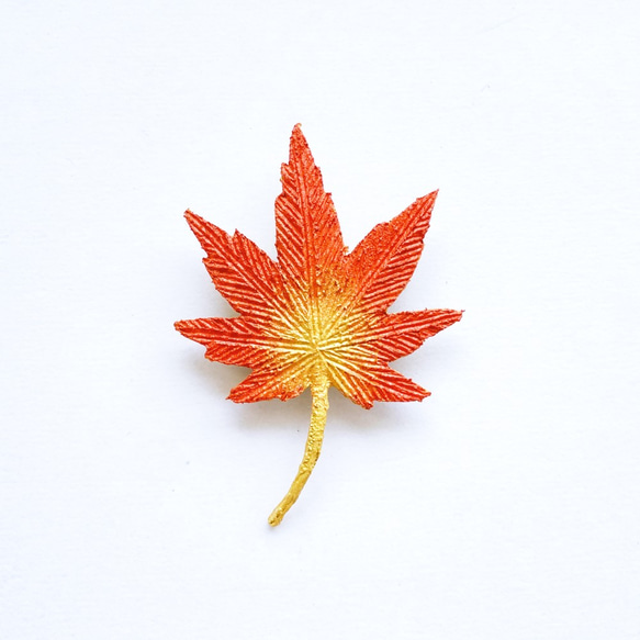 Brooch : ブローチ " 秋立つ紅葉のブローチ "　<秋限定作品> 3枚目の画像