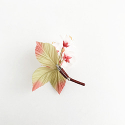 Corsage : コサージュ" 春爛漫。本絹 桜のコサージュ " 【受注後制作】| 春限定作品 | 5枚目の画像