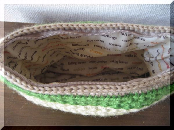 純羊毛手工編織的星狀鉤針編織彩色拉鍊小袋♪（草地） 第4張的照片