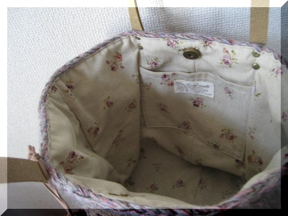 オリジナル毛糸で編んだ本革持ち手の肩掛けバック（グレイッシュピンクドイリー） 3枚目の画像