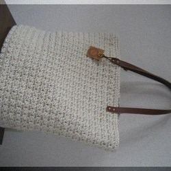 A4垂直手提袋，針織白色麻線（皮革手柄） 第5張的照片