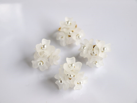 白いお花のブーケイヤリング（大） 3枚目の画像