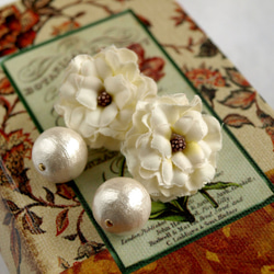 布の白いお花とコットンパールのピアス小 4枚目の画像