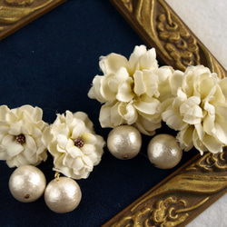 布の白いお花とコットンパールのピアス小 3枚目の画像