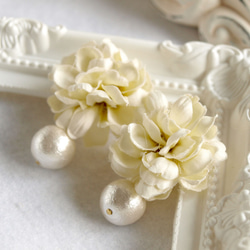 布のお花とコットンパールのピアス大(白) 2枚目の画像