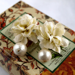 布のお花とコットンパールのピアス大(白) 6枚目の画像