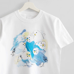 Tシャツ（オクムラミチヨ / ブルー＆ホワイトないろいろセキセイインコ） 1枚目の画像