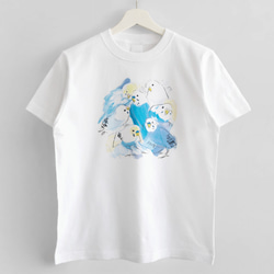 Tシャツ（オクムラミチヨ / ブルー＆ホワイトないろいろセキセイインコ） 2枚目の画像