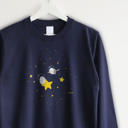 手描き青い彼岸花柄長袖Tシャツネイビー 袖リブ付き ロンT 紺 Tシャツ