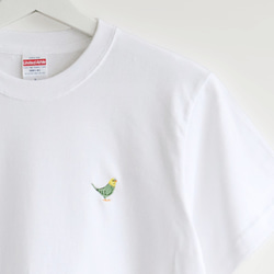 刺繍Tシャツ（BIRD!BIRD!BIRD! / セキセイインコ / グリーン） 2枚目の画像