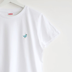 刺繍Tシャツ（BIRD!BIRD!BIRD! / マメルリハ / ブルー） 2枚目の画像