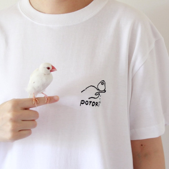 ぶんちょう 刺繍Tシャツ（torinotorio / 文鳥ポトリ / ブラック） Tシャツ