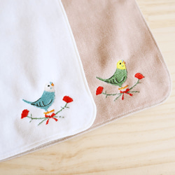 刺繍ミニタオル（セキセイインコ / カーネーション） 2枚目の画像