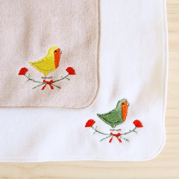 刺繍ミニタオル（コザクラインコ / カーネーション） 2枚目の画像