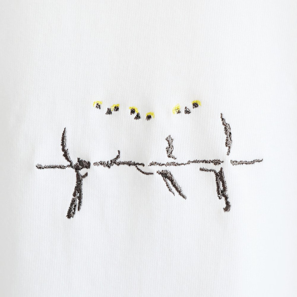 刺繍Tシャツ（シマエナガのかくれんぼ / とまる） 2枚目の画像