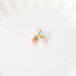 京都オパールのプチピアス（桜色） 3枚目の画像