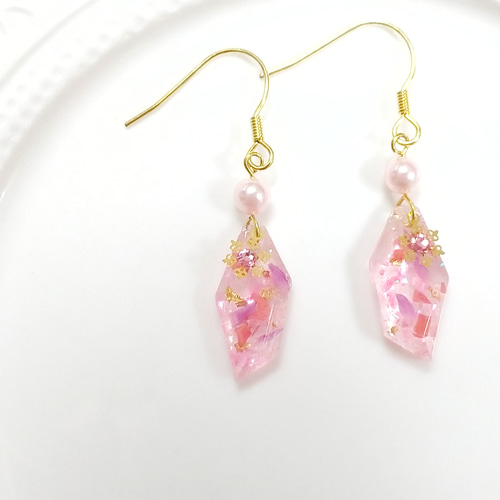 お花を使ったレジンピアス イヤリング ピアス（フック・チェーン
