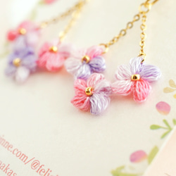 夕桜｜刺繍糸のお花のゆらゆら耳飾り 3枚目の画像