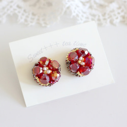 紅燒花◆淡水珍珠和捷克玻璃珠寶花朵刺繡耳環 第5張的照片