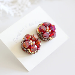 紅燒花◆淡水珍珠和捷克玻璃珠寶花朵刺繡耳環 第4張的照片