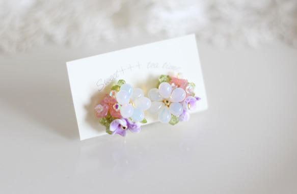 “繡球花束”歐珠和橄欖石耳環 第2張的照片