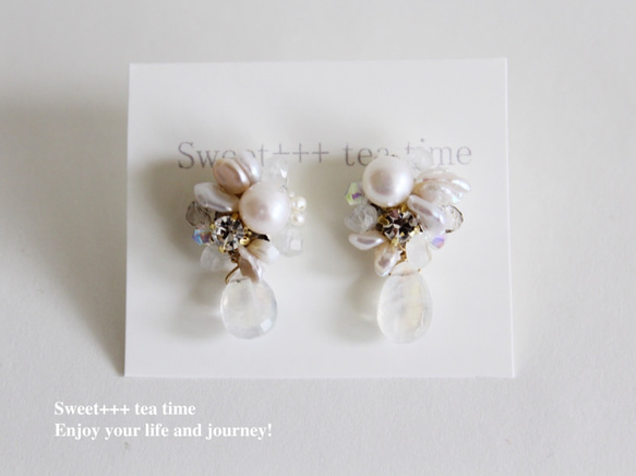 【soldout】なごり雪★淡水真珠とレインボームーンストーンのビジュー刺繍ピアス 2枚目の画像