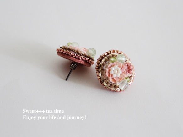 桜の園★フランス製スパンコールと天然石の刺繍ピアス 2枚目の画像