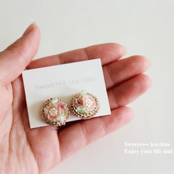 桜の園★フランス製スパンコールと天然石の刺繍イヤリング 4枚目の画像