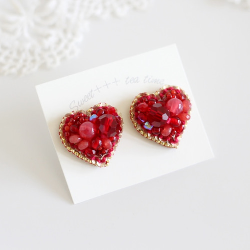 HEART◇フランス製スパンコールと赤色ビーズの刺繍ピアス ピアス