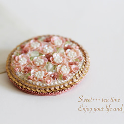 【ご予約品】桜の園★フランス製スパンコールと天然石の刺繍ブローチ 2枚目の画像