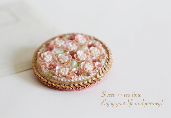 【ご予約品】桜の園★フランス製スパンコールと天然石の刺繍ブローチ 2枚目の画像