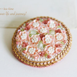【ご予約品】桜の園★フランス製スパンコールと天然石の刺繍ブローチ 4枚目の画像