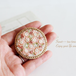 【ご予約品】桜の園★フランス製スパンコールと天然石の刺繍ブローチ 5枚目の画像