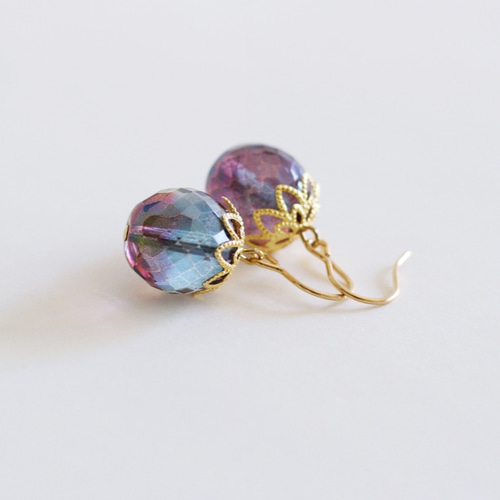 ブルーベリーの朝☆チェコガラスビジューの一粒ピアス（イヤリング