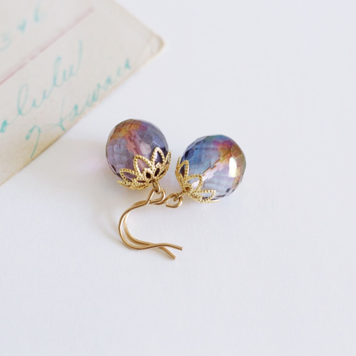 ブルーベリーの朝☆チェコガラスビジューの一粒ピアス（イヤリング