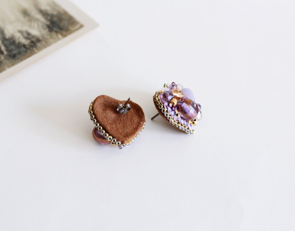 HEART★フランス製スパンコールと紫色ビーズの刺繍ピアス 3枚目の画像