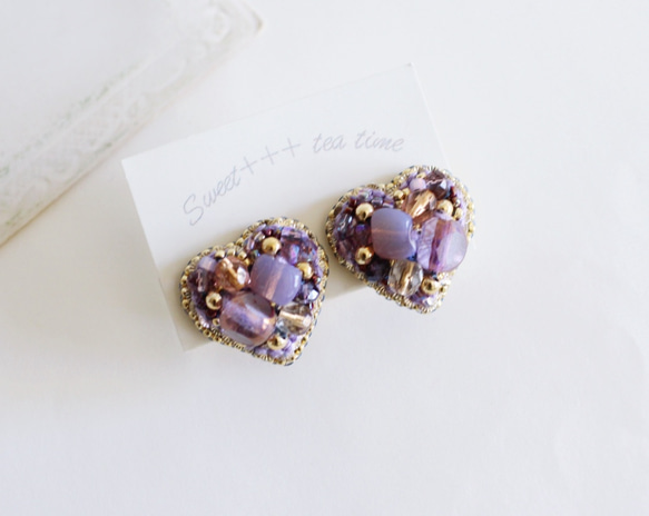 HEART★フランス製スパンコールと紫色ビーズの刺繍イヤリング 2枚目の画像
