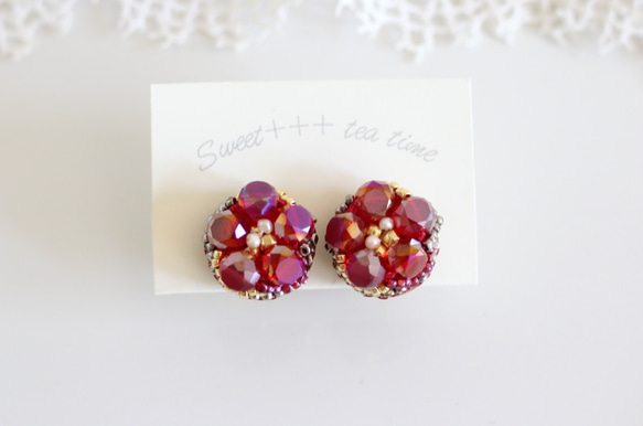 紅燒花◆淡水珍珠和捷克玻璃珠寶花朵刺繡耳環 第5張的照片