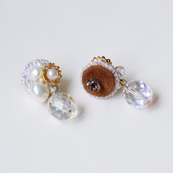 【ご予約品】牡丹雪★淡水真珠とシルキーパールの刺繍ピアス 3枚目の画像