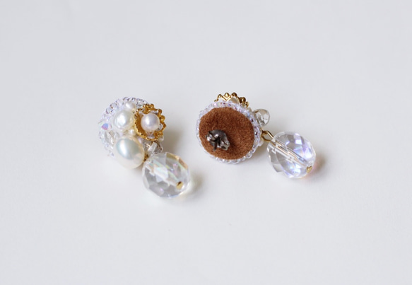 【ご予約品】牡丹雪★淡水真珠とシルキーパールの刺繍ピアス 3枚目の画像