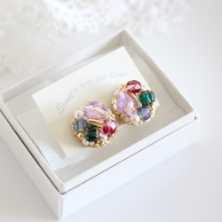 虹の宝石箱◆フランス製スパンコールとヨーロピアンビーズの刺繍イヤリング 4枚目の画像