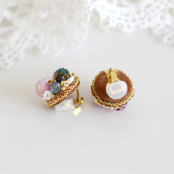 虹の宝石箱◆フランス製スパンコールとヨーロピアンビーズの刺繍イヤリング 3枚目の画像