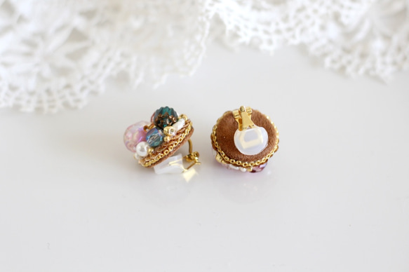 虹の宝石箱◆フランス製スパンコールとヨーロピアンビーズの刺繍イヤリング 3枚目の画像