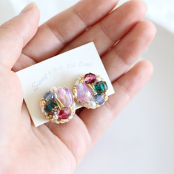 虹の宝石箱◆フランス製スパンコールとヨーロピアンビーズの刺繍イヤリング 5枚目の画像