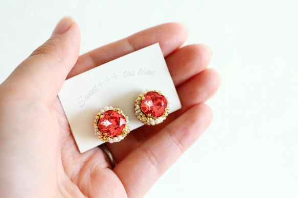 宝石チョコレート(red)◆極小淡水真珠とスワロフスキービジューの刺繍イヤリング 5枚目の画像