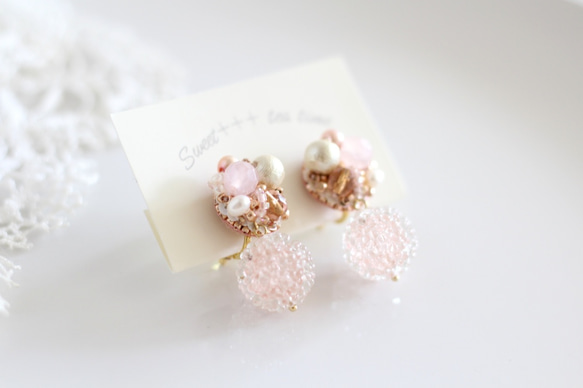 桃棉花糖◆法國製造的亮片和歐洲珠繡花耳環 第4張的照片