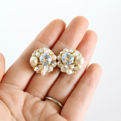 納米達的珠寶◆白色黃玉和施華洛世奇的比傑刺繡耳環 第5張的照片